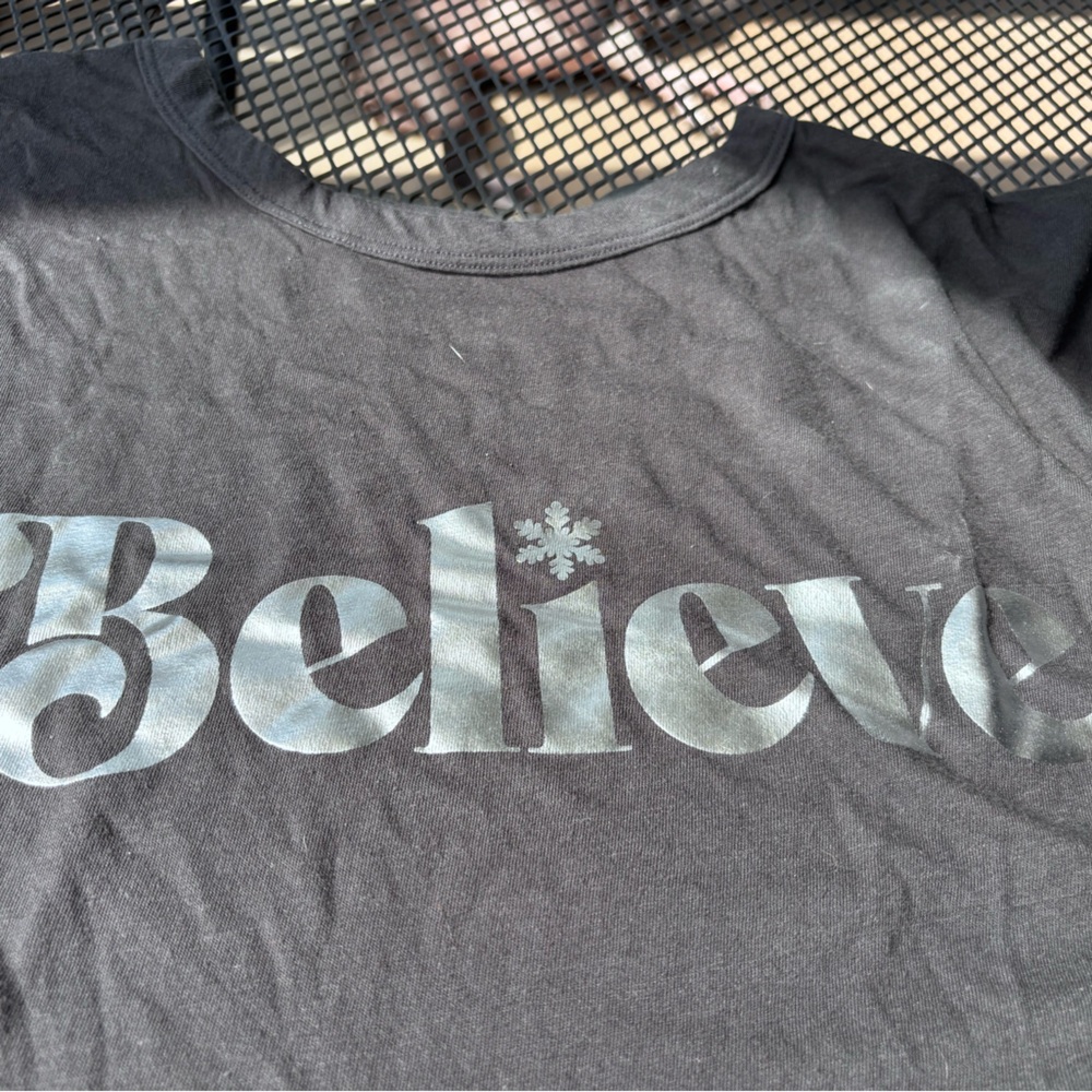 Old Navy Black 'Believe' Short Sleeve Tee